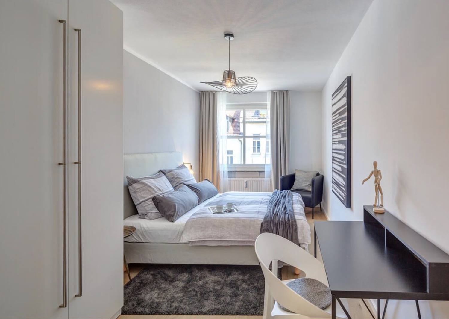Lindenhof, Stuttgart – Schlafzimmer mit Schreibtisch