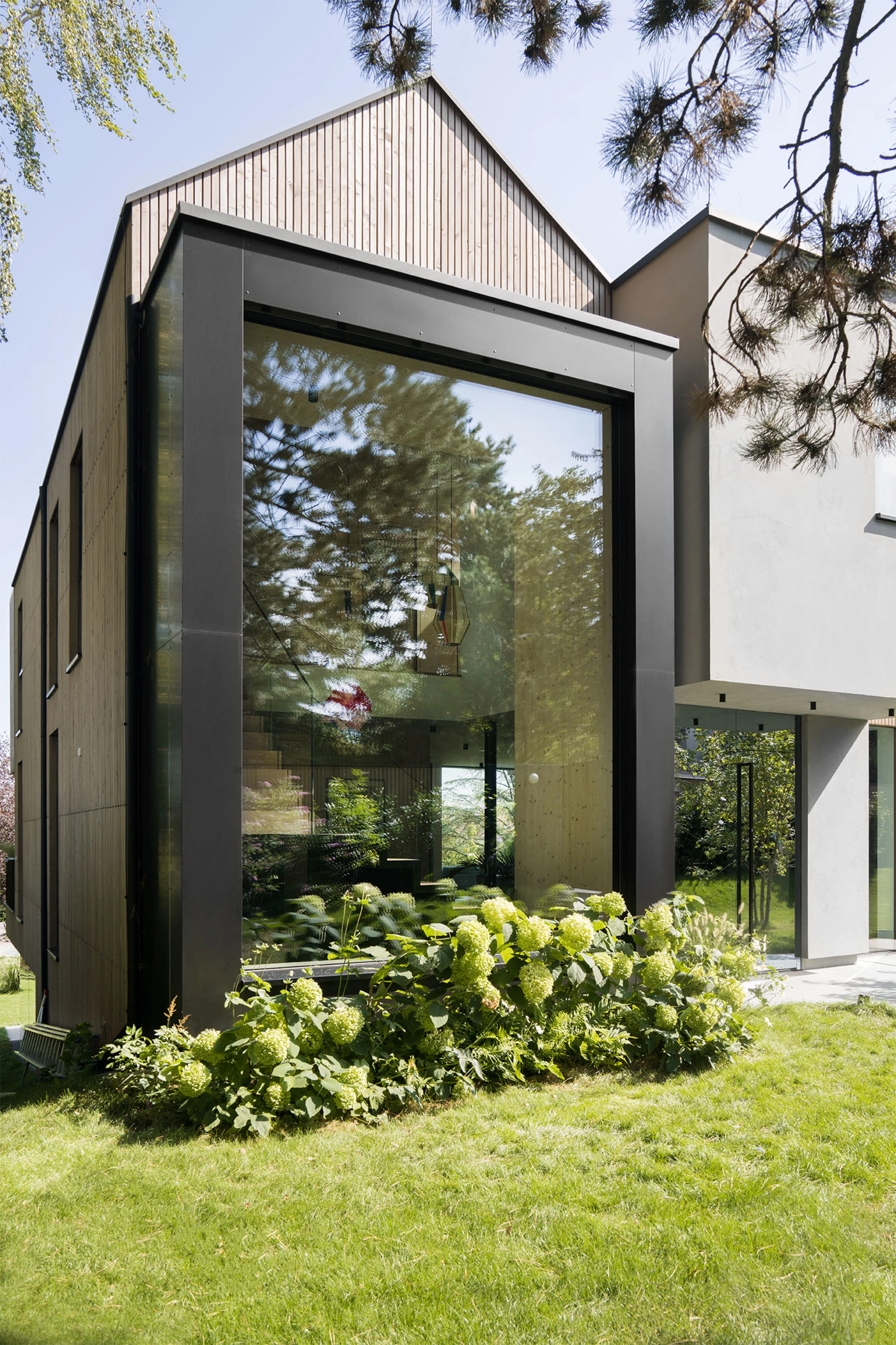 Villa Obsidian – Glas-Treppenturm